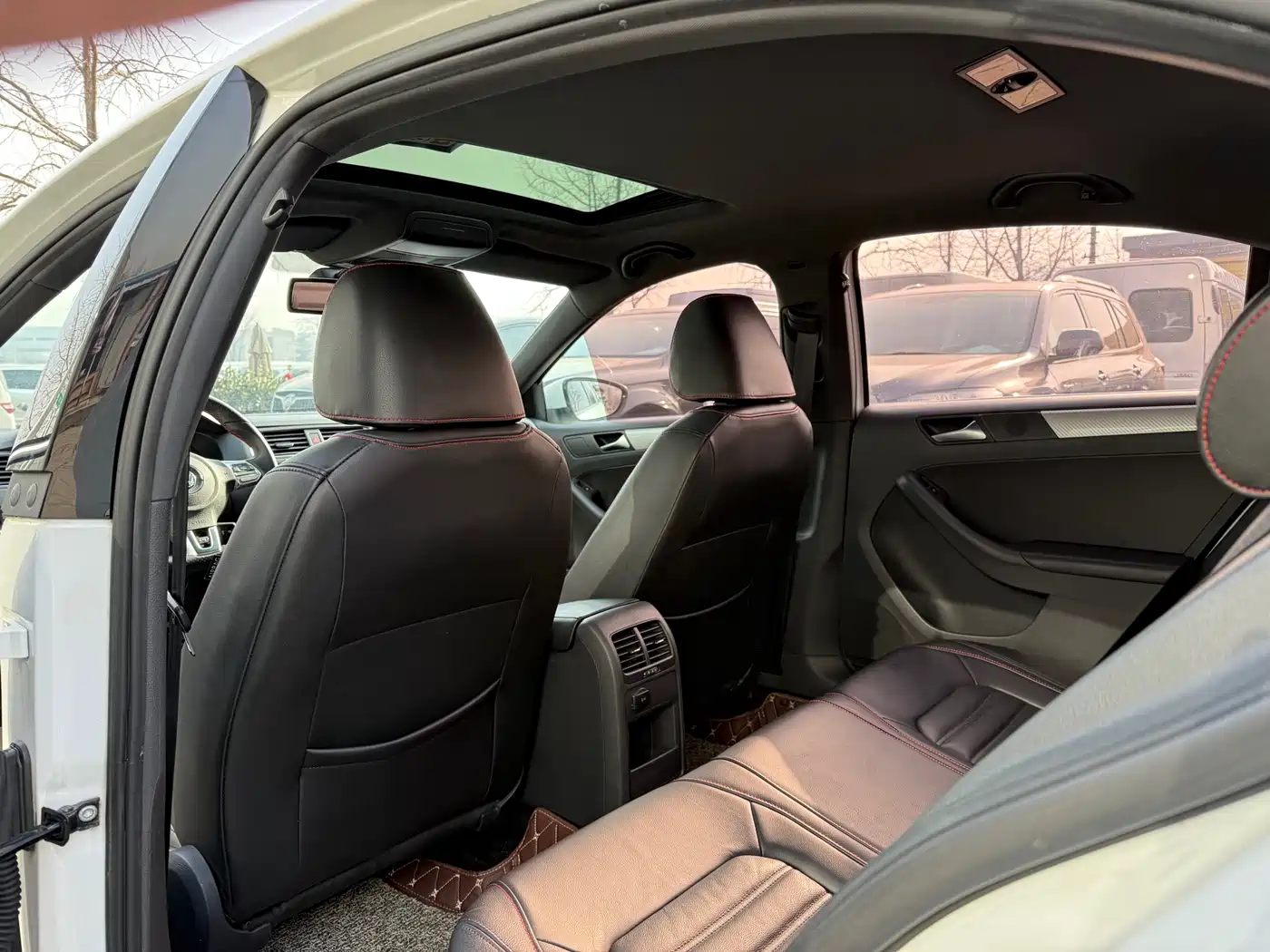 Volkswagen Sagitar 2013 2.0TSI GLI фото 18