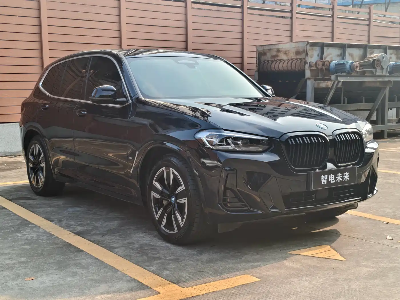 BMW iX3 2024 Leading Edition фото 3