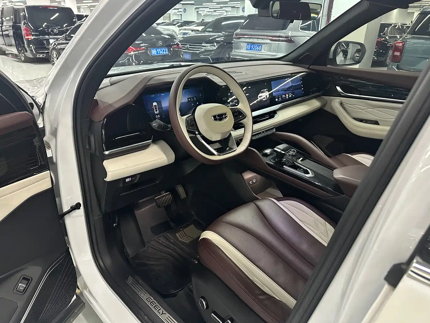Фото 4 - Geely Monjaro