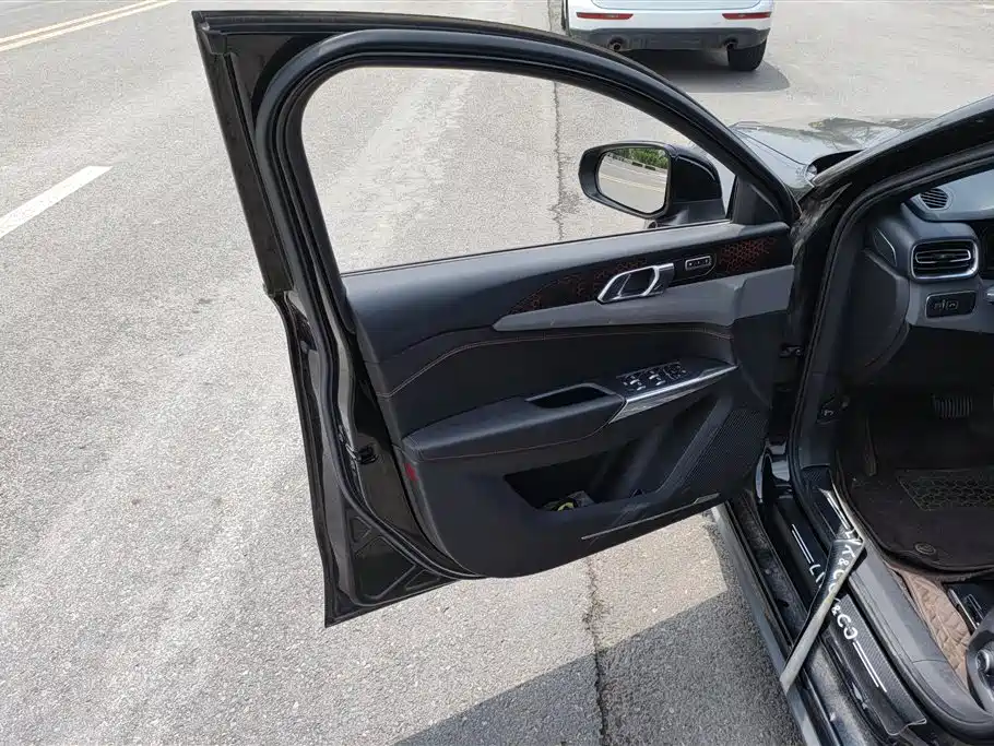Lynk & Co 03 2019 2.0TD Auto Power Pro Version фото 7