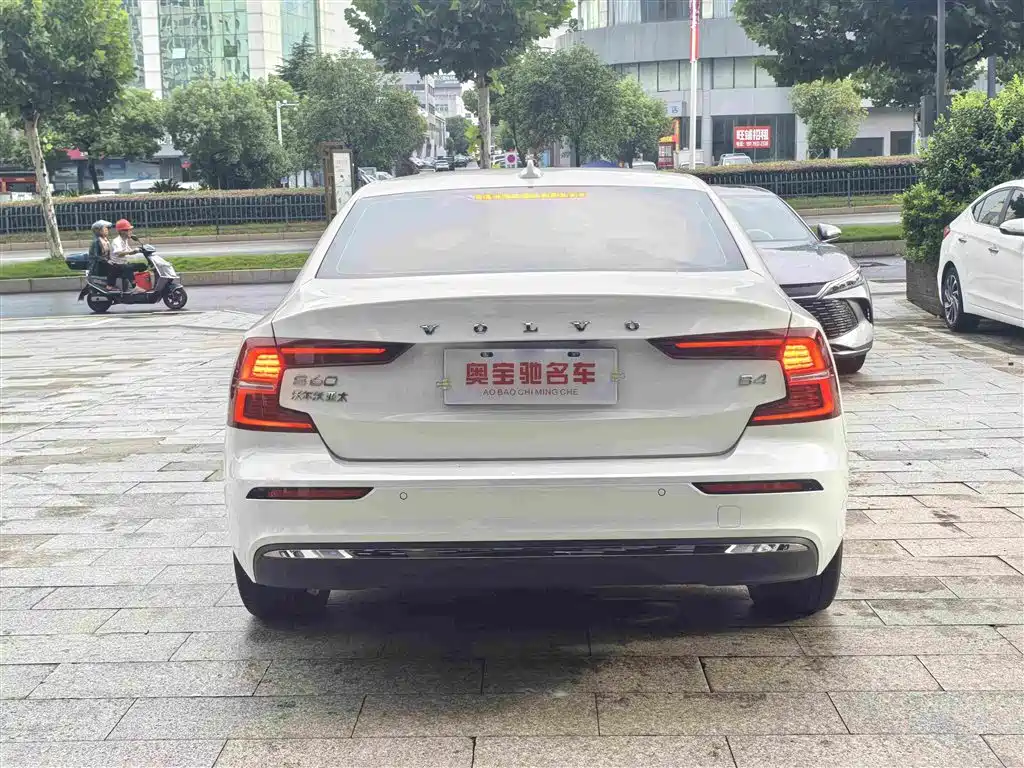 Volvo S60 2025 2025 B4 Smart Luxury Edition