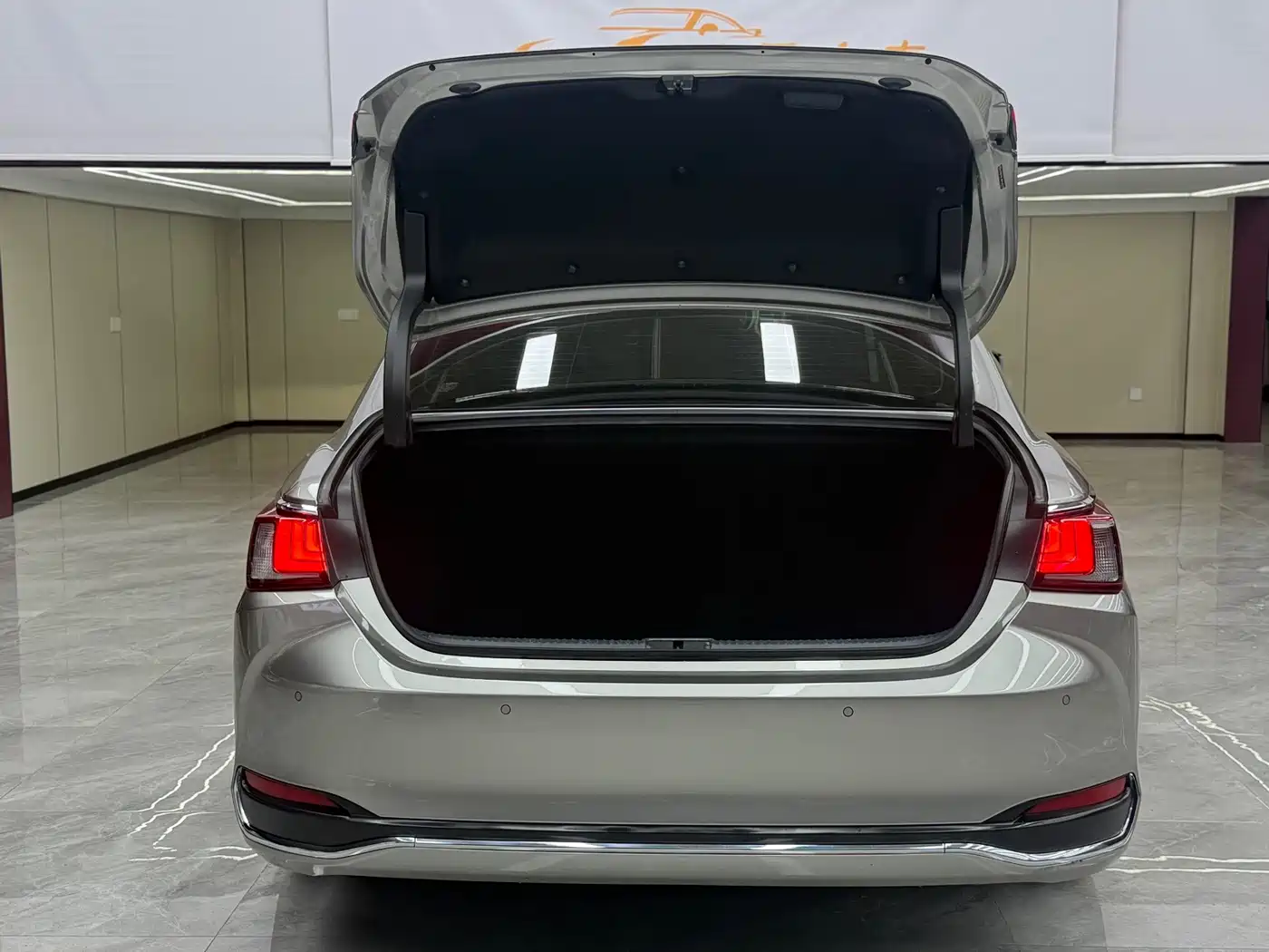 Фото 28 - Lexus ES