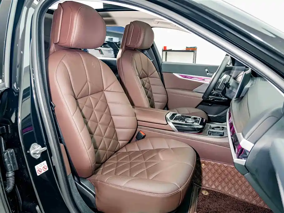 BMW 7 Series 2023 Model 735Li M Sport Package фото 23