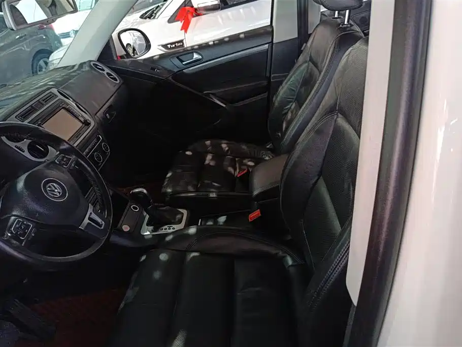 Volkswagen Tiguan 2015 1.8TSI Automatic 4WD Highline фото 9