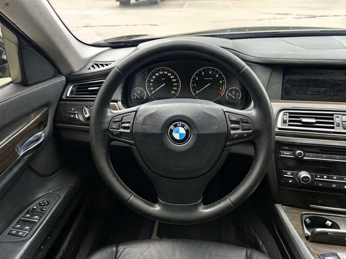 BMW 7 Series 2009 Model 740Li Leading Edition фото 14