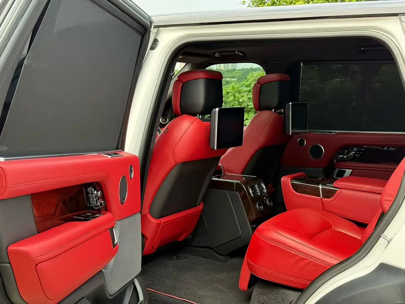 Land Rover Range Rover 2020 3.0 L6 Supreme Creation Extended Version фото 4