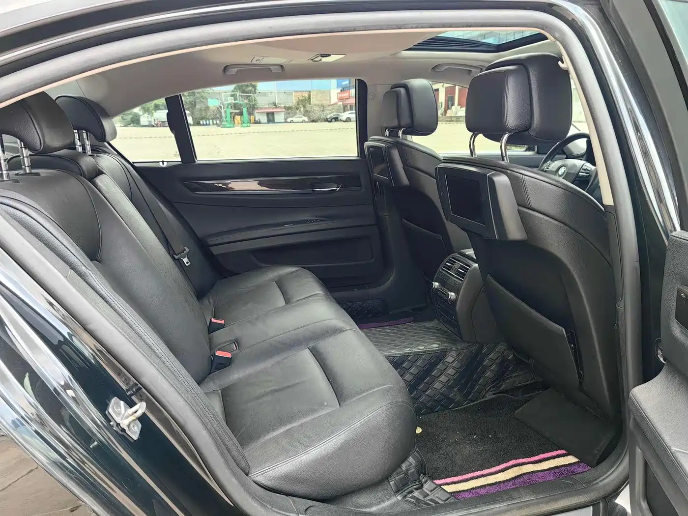 BMW 7 Series 2009 Model 740Li Leading Edition фото 10