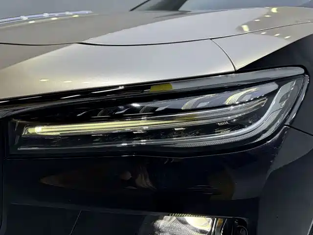 Фото 15 - Hongqi H5