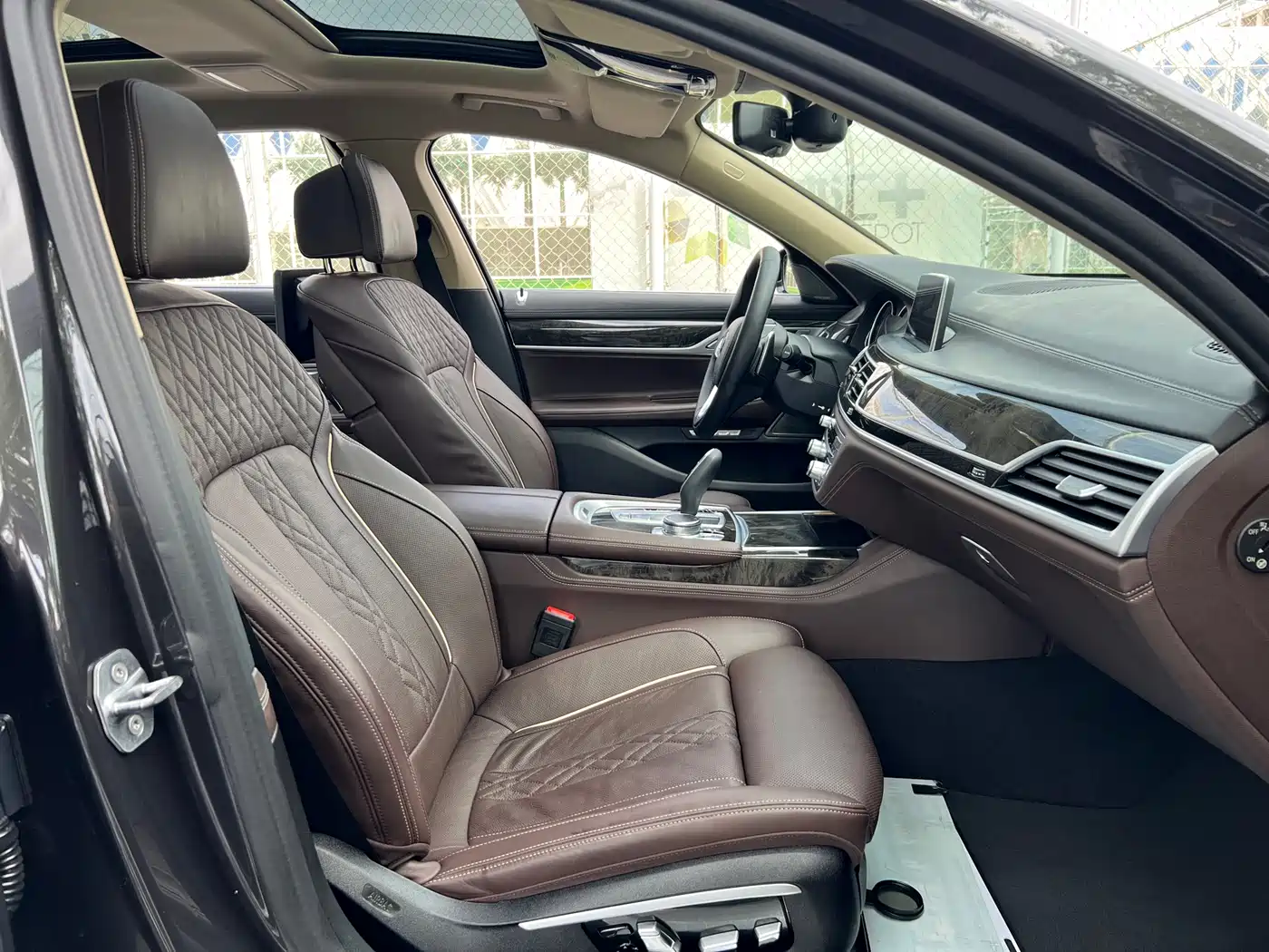 BMW 7 Series 2017 740Li Leading Edition фото 12