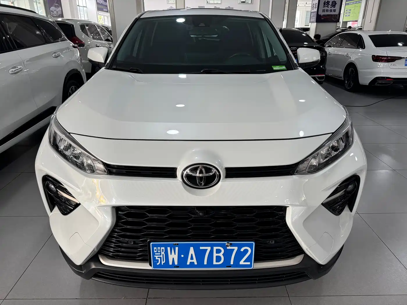 Toyota Wildlander 2022 2.0L CVT FWD Luxury PLUS Edition фото 2