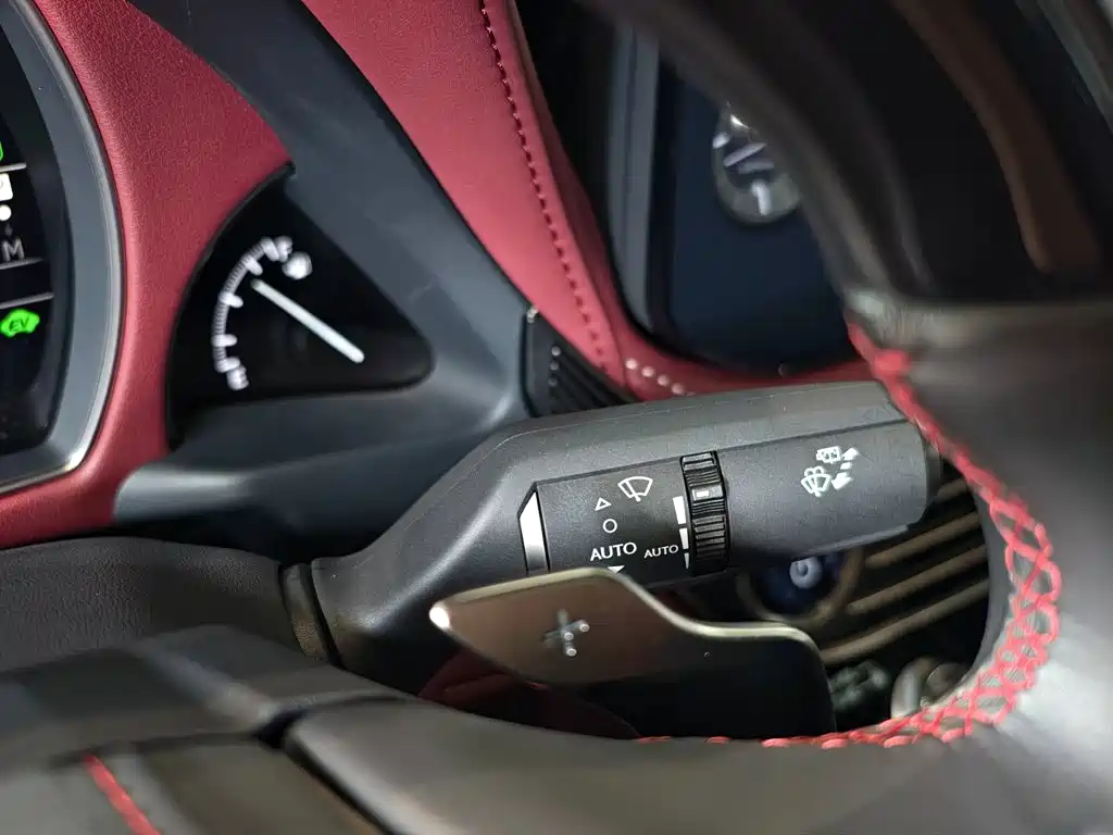 Фото 20 - Lexus LS