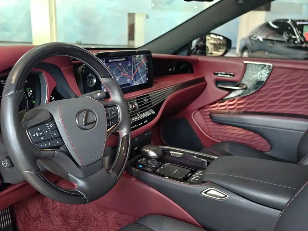 Фото 31 - Lexus LS