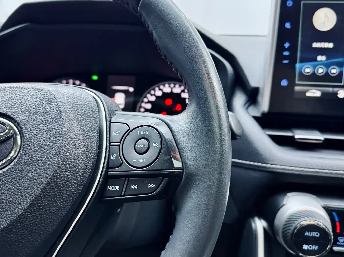 Toyota Wildlander 2022 2.0L CVT FWD Luxury PLUS Edition фото 21
