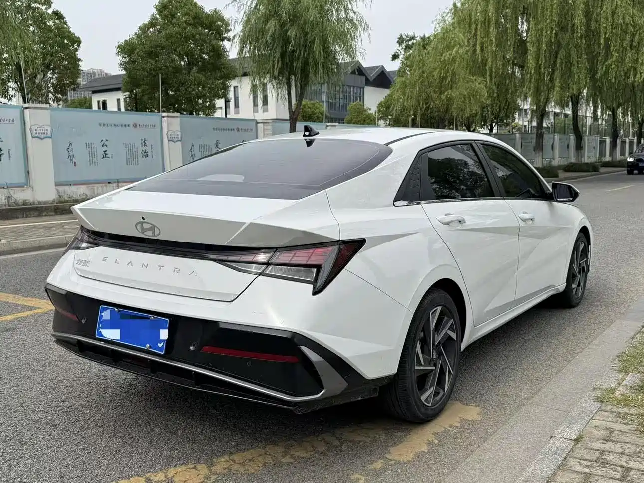 Hyundai Elantra 2023 1.5L CVT GLS Premium фото 5