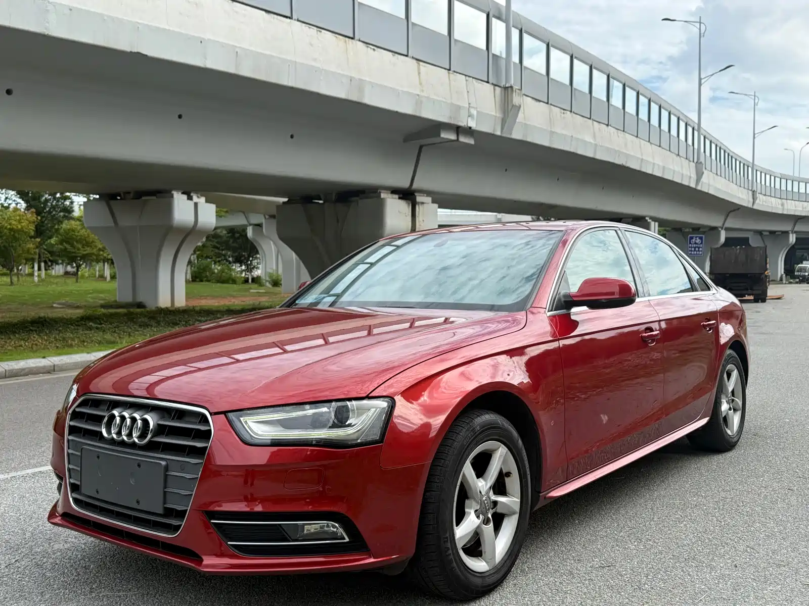 Photo 1 - Audi A4L