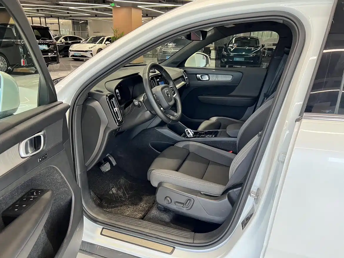 Volvo XC40 2024 2024 B3 Smart Elite Luxury Edition