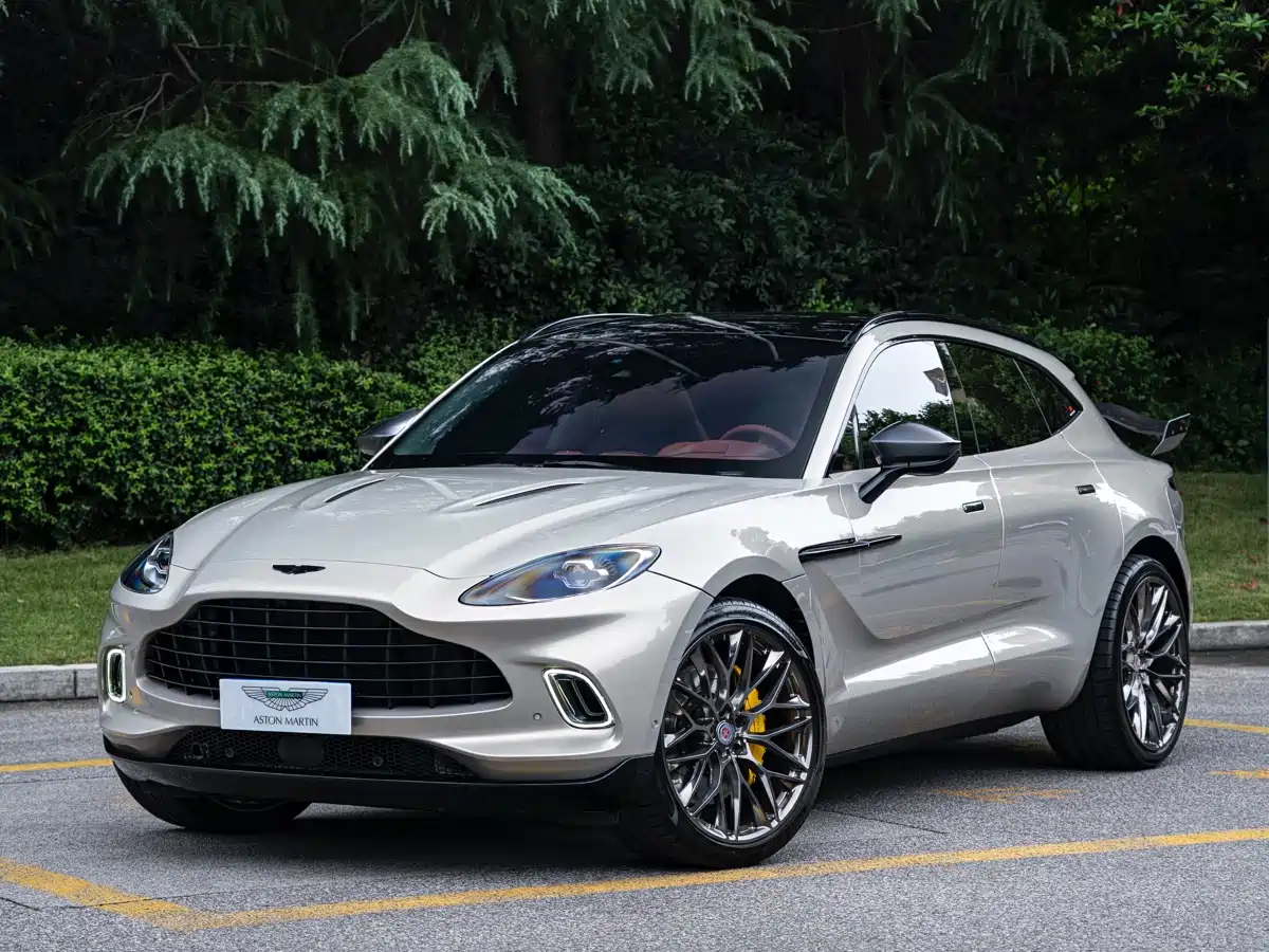 Aston Martin DBX 2022 4.0T V8