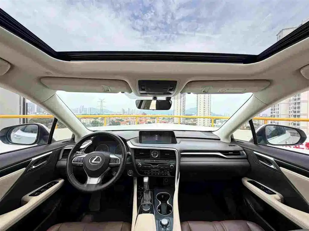 Photo 16 - Lexus RX