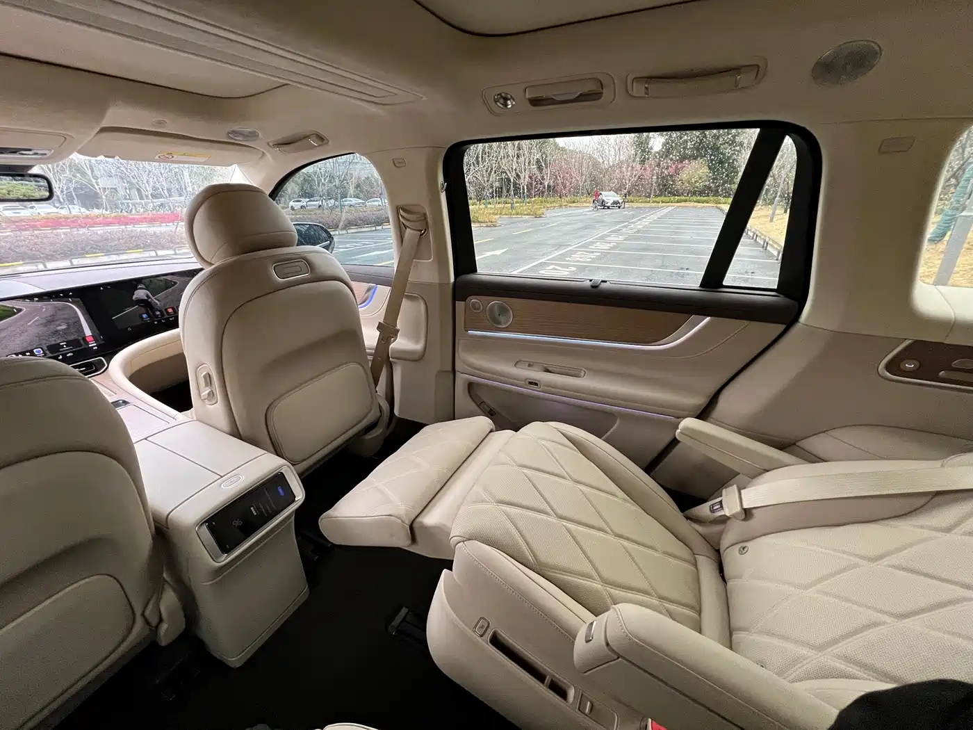 AITO Wenjie AITO M9 2025 Extended Range Ultra 52kWh 6-Seater фото 8