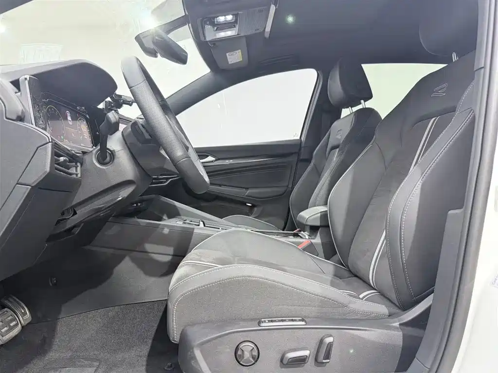 Volkswagen Golf 2023 Model 280TSI DSG R-Line фото 7