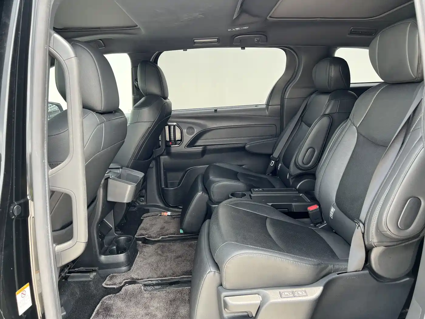 صورة 10 - Toyota Sienna