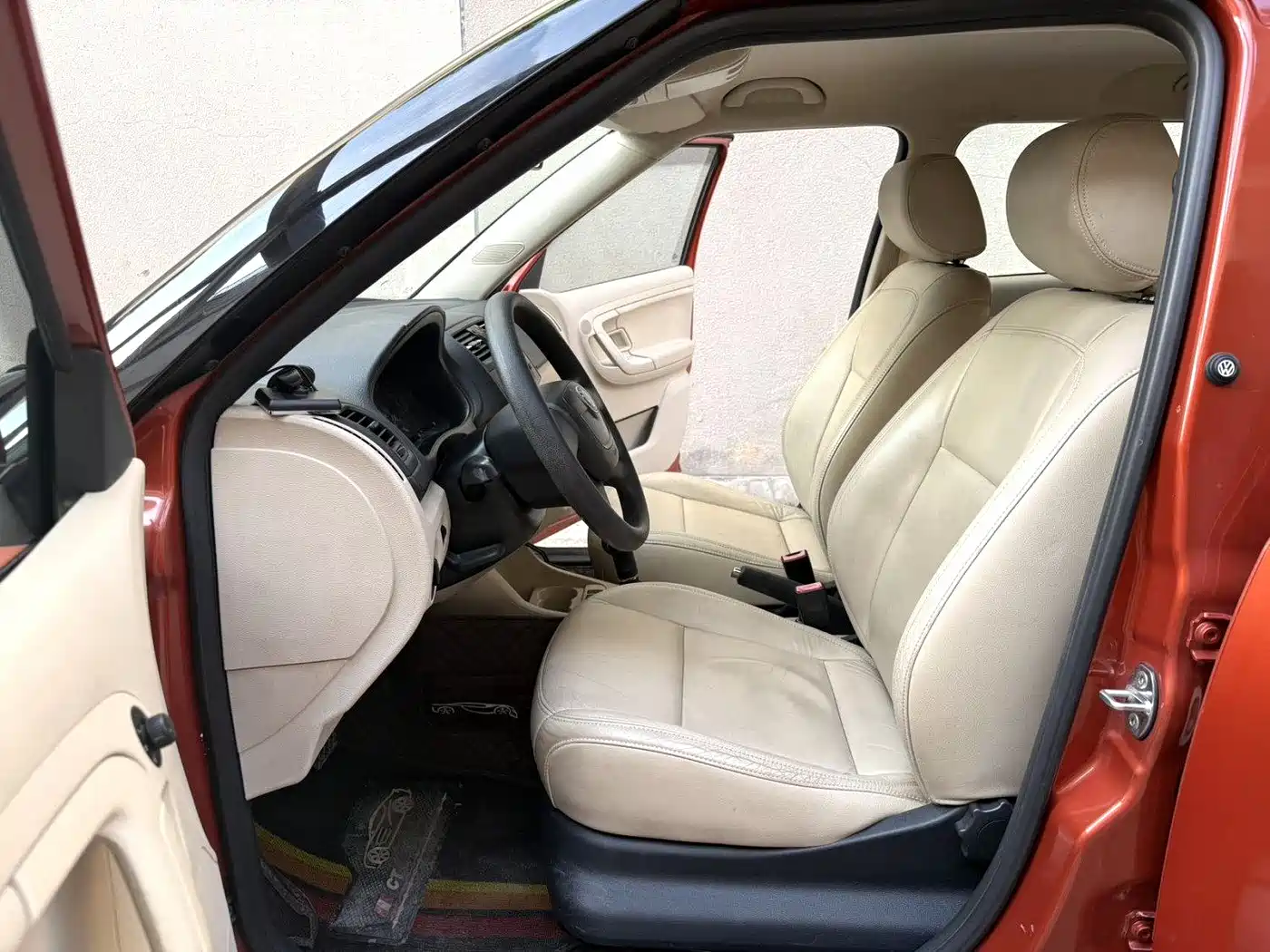 Škoda Fabia 2012 1.4L Automatic Crystal Edition фото 2