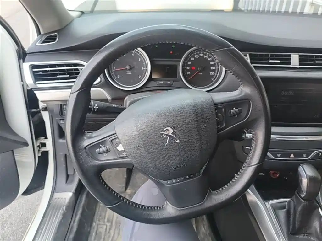 Peugeot 408 2014 1.8L Automatic Luxury Edition фото 11