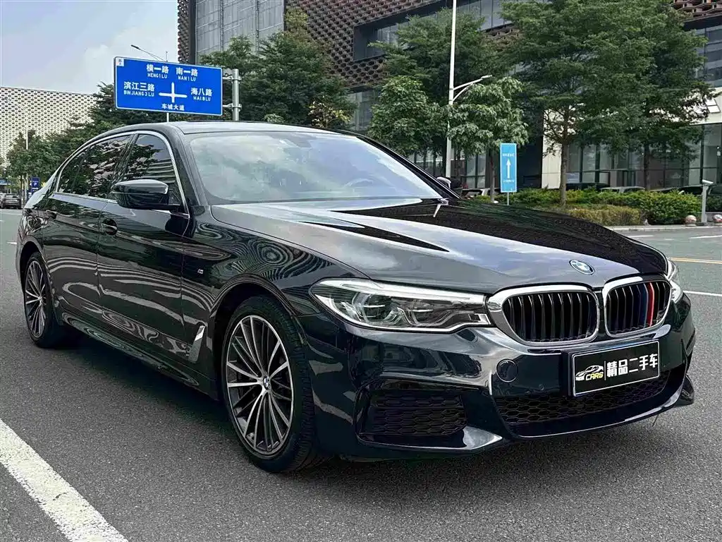 Photo 3 - BMW 5 Series