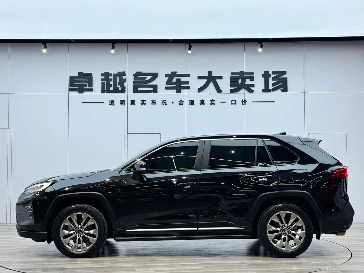 Toyota Wildlander 2022 2.0L CVT FWD Luxury PLUS Edition фото 4