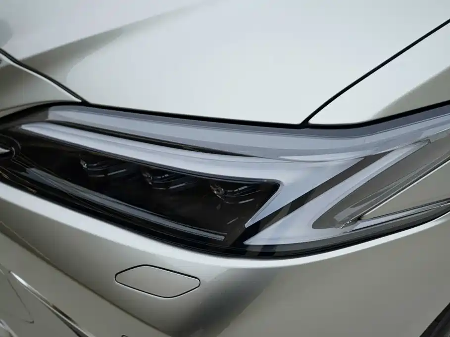 Lexus ES 2026 2025 200 Ultimate Edition