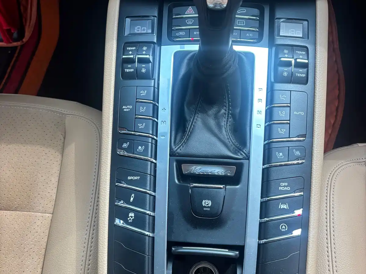 Porsche Macan 2017 Macan 2.0T фото 12