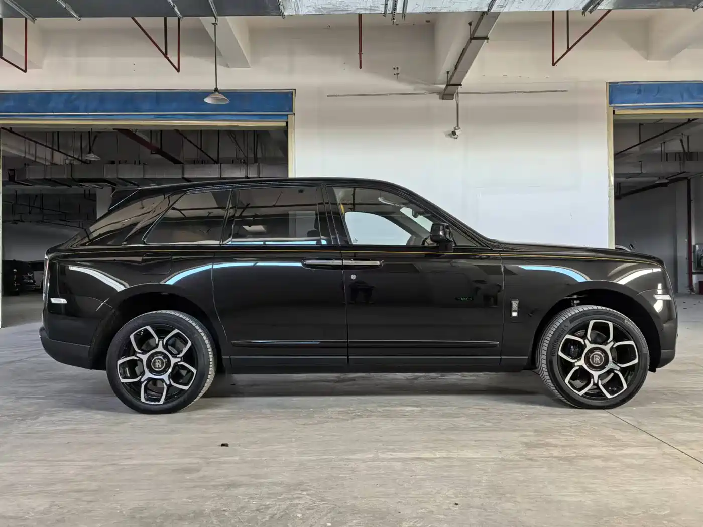 Rolls-Royce Cullinan 2024 Black Badge фото 4