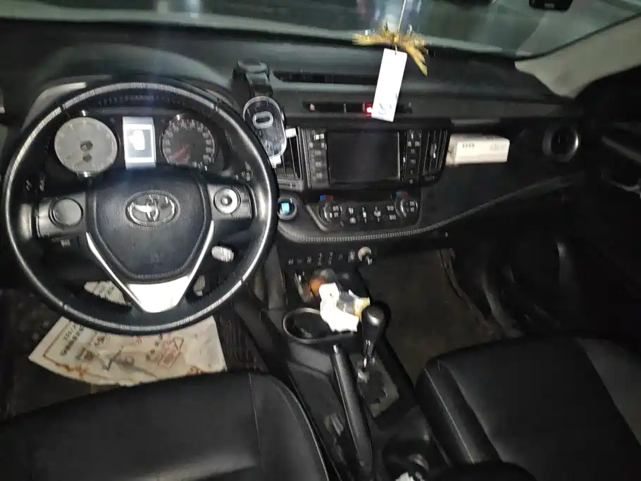 صورة 12 - Toyota RAV4 Rongfang