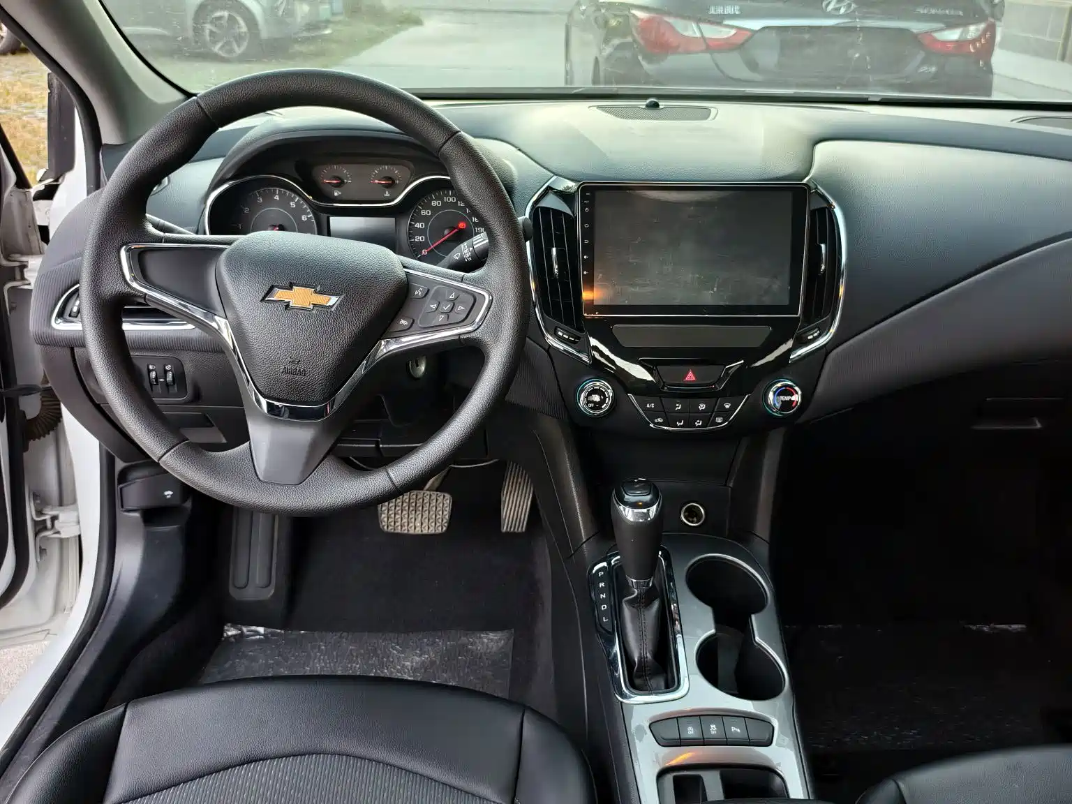 Photo 4 - Chevrolet Cruze