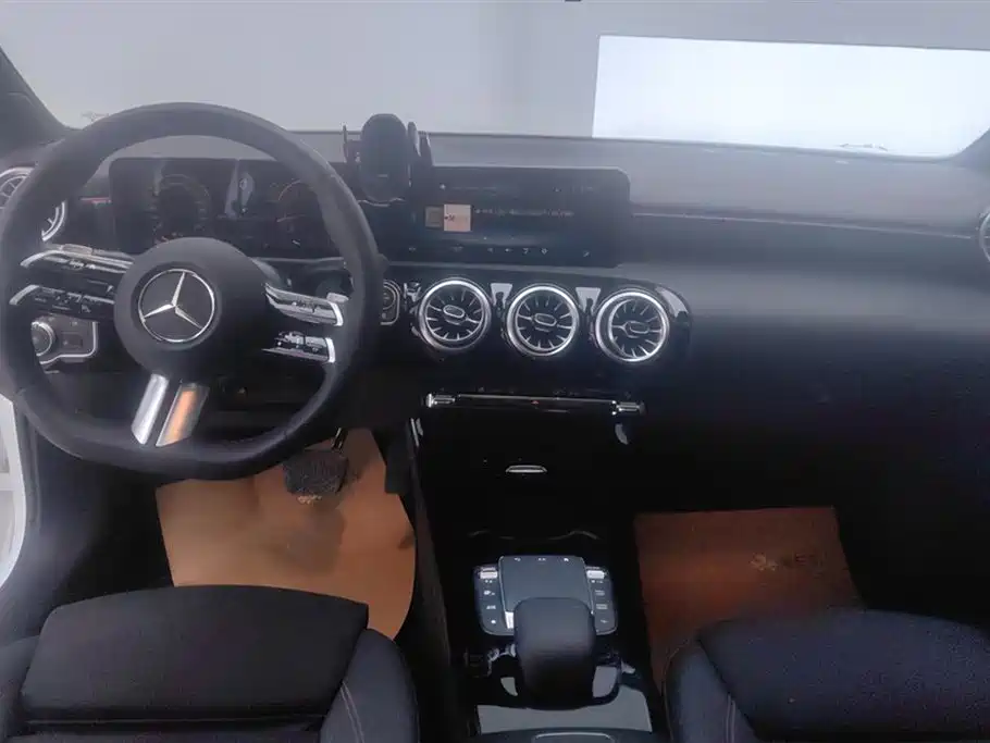Mercedes-Benz A-Class 2024 A 200 L Fashion Edition фото 12