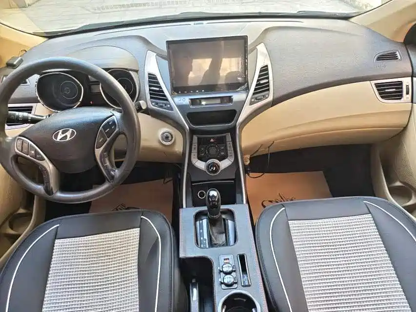 Hyundai Langdong 2012 1.6L Automatic Fashion фото 7