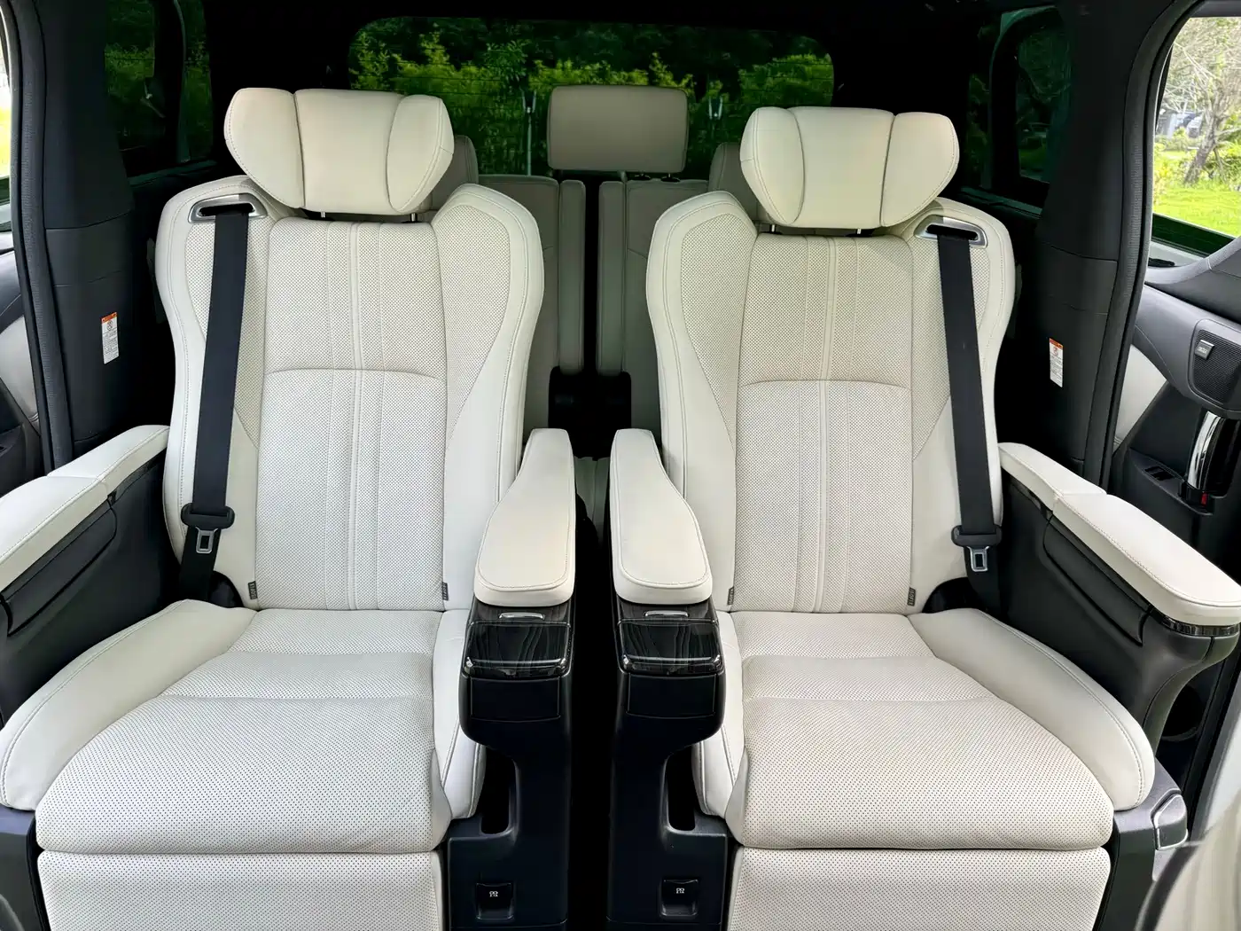 Lexus LM 2020 2020 300h Seven-Seater Elegance Edition