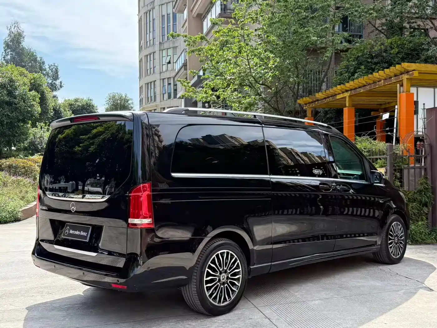 Mercedes-Benz V-Class 2018 V 260 L Premium Long Wheelbase Edition China VI фото 22