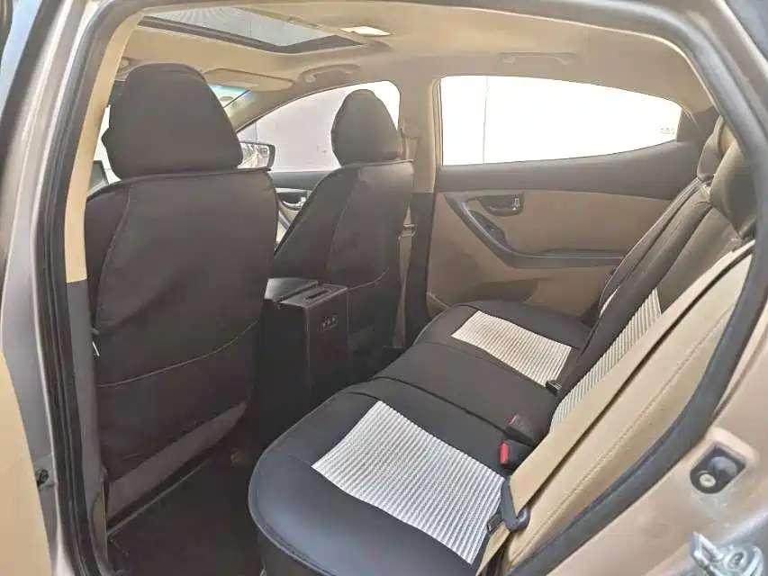 Hyundai Langdong 2012 1.6L Automatic Fashion фото 8