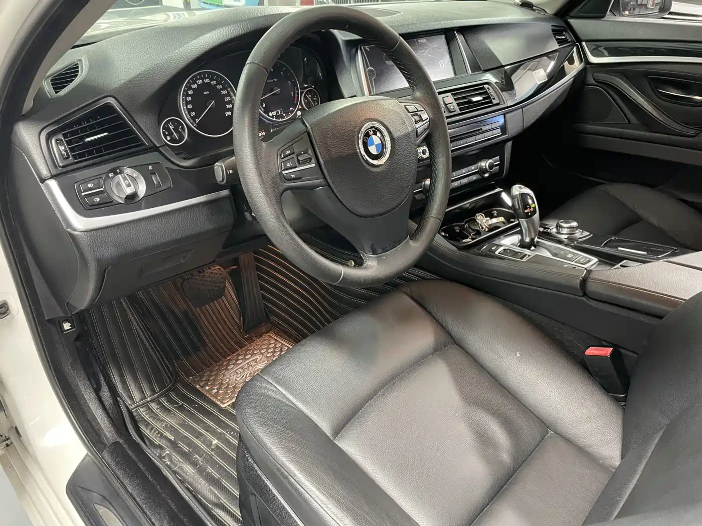 BMW 5 Series 2013 520Li Elegance фото 9