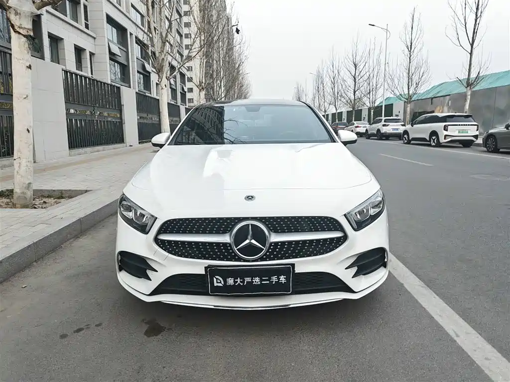Mercedes-Benz A-Class 2021 A 200 L Sport Sedan Fashion Edition фото 3