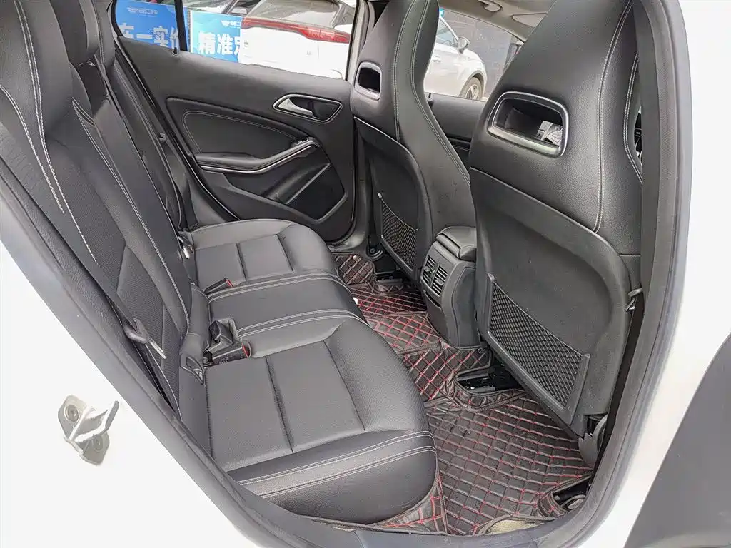Mercedes-Benz GLA 2016 GLA 200 Dynamic фото 11