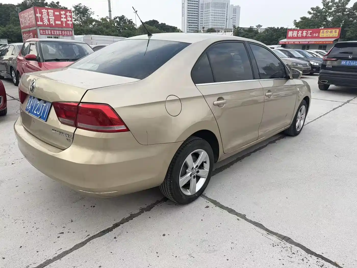 Volkswagen Santana 2015 1.6L Automatic Comfort Edition фото 4