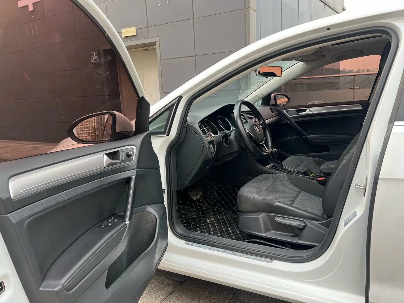Volkswagen Golf 2020 280TSI DSG Comfort фото 19