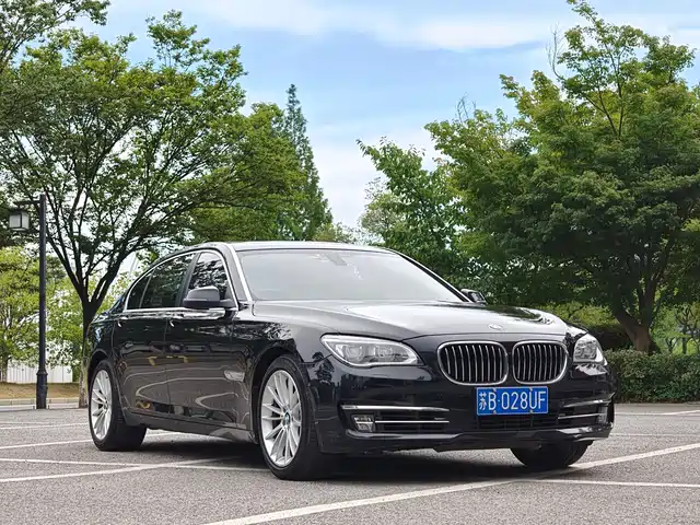 BMW 7 Series 2013 Model 740Li Luxury — фото 1