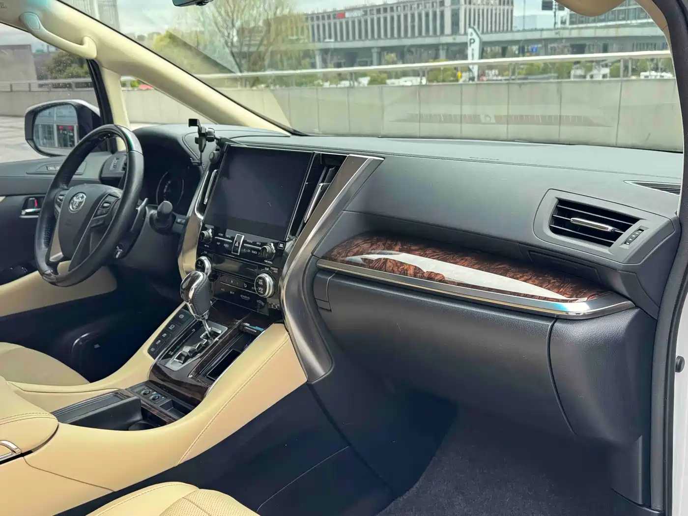 Toyota Alphard 2020 Hybrid 2.5L Luxury Edition фото 14