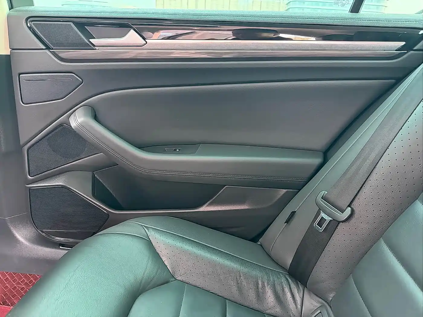 Volkswagen Phideon 2018 Facelift 380TSI FWD Business фото 14