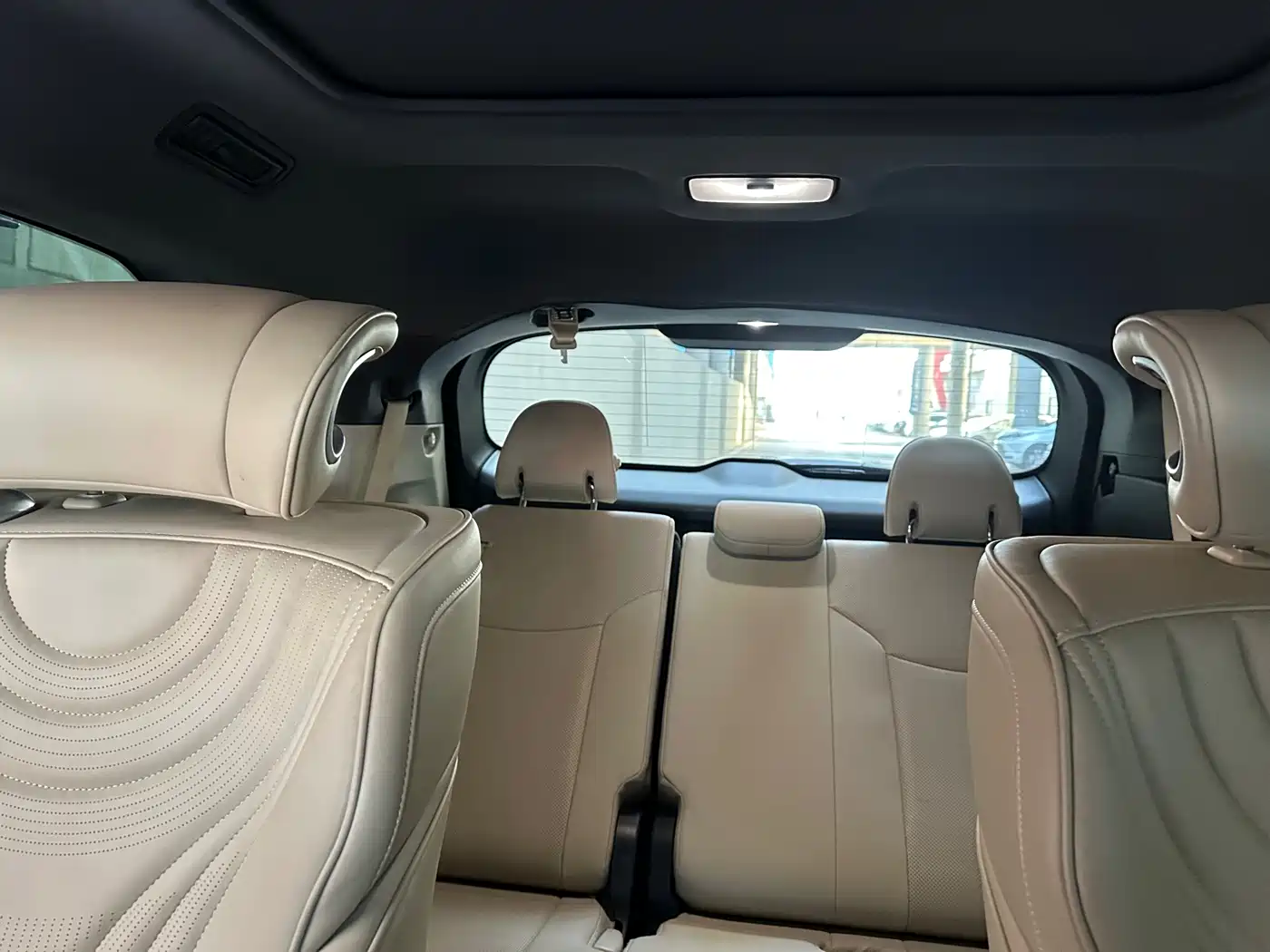 Toyota Granvia 2023 2.5L Hybrid Luxury Edition фото 14