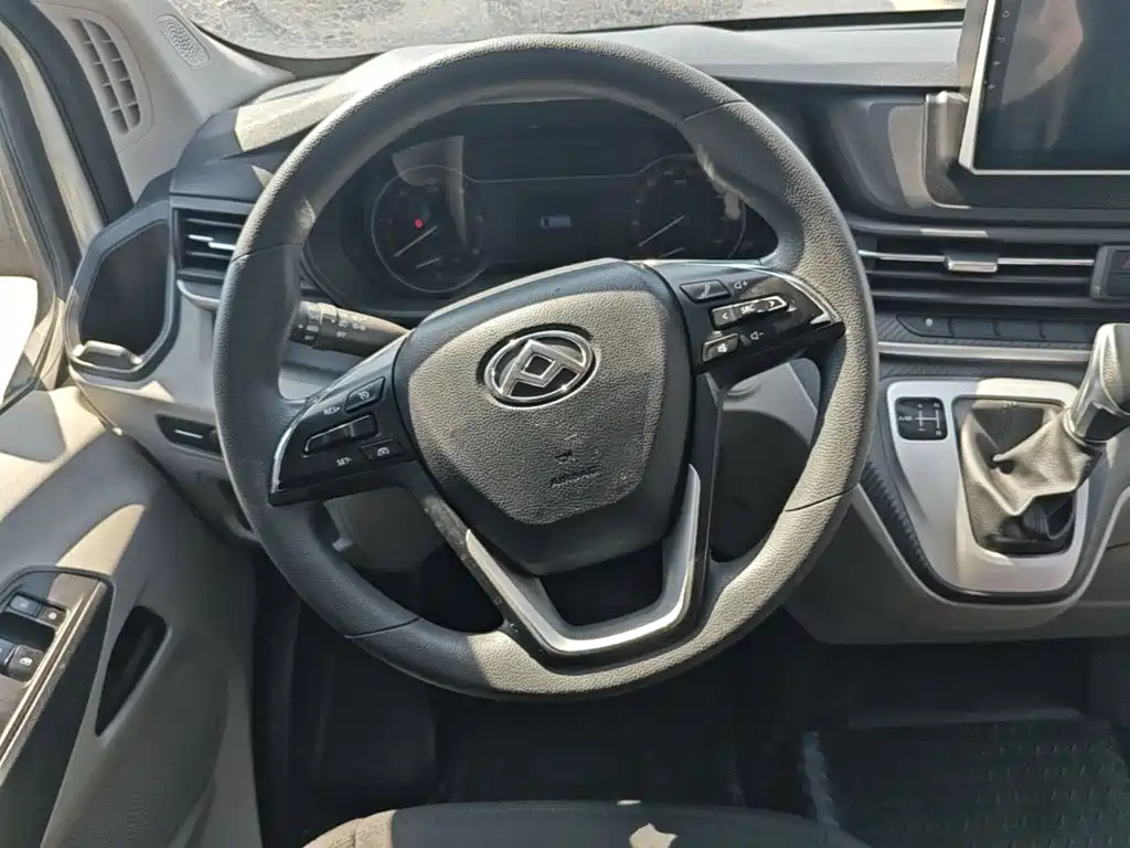 SAIC Maxus Xintu V90 2021 2020 2.0T AMT YunJie Edition FWD Single Rear Tire Long Wheelbase High Roof 7-seater