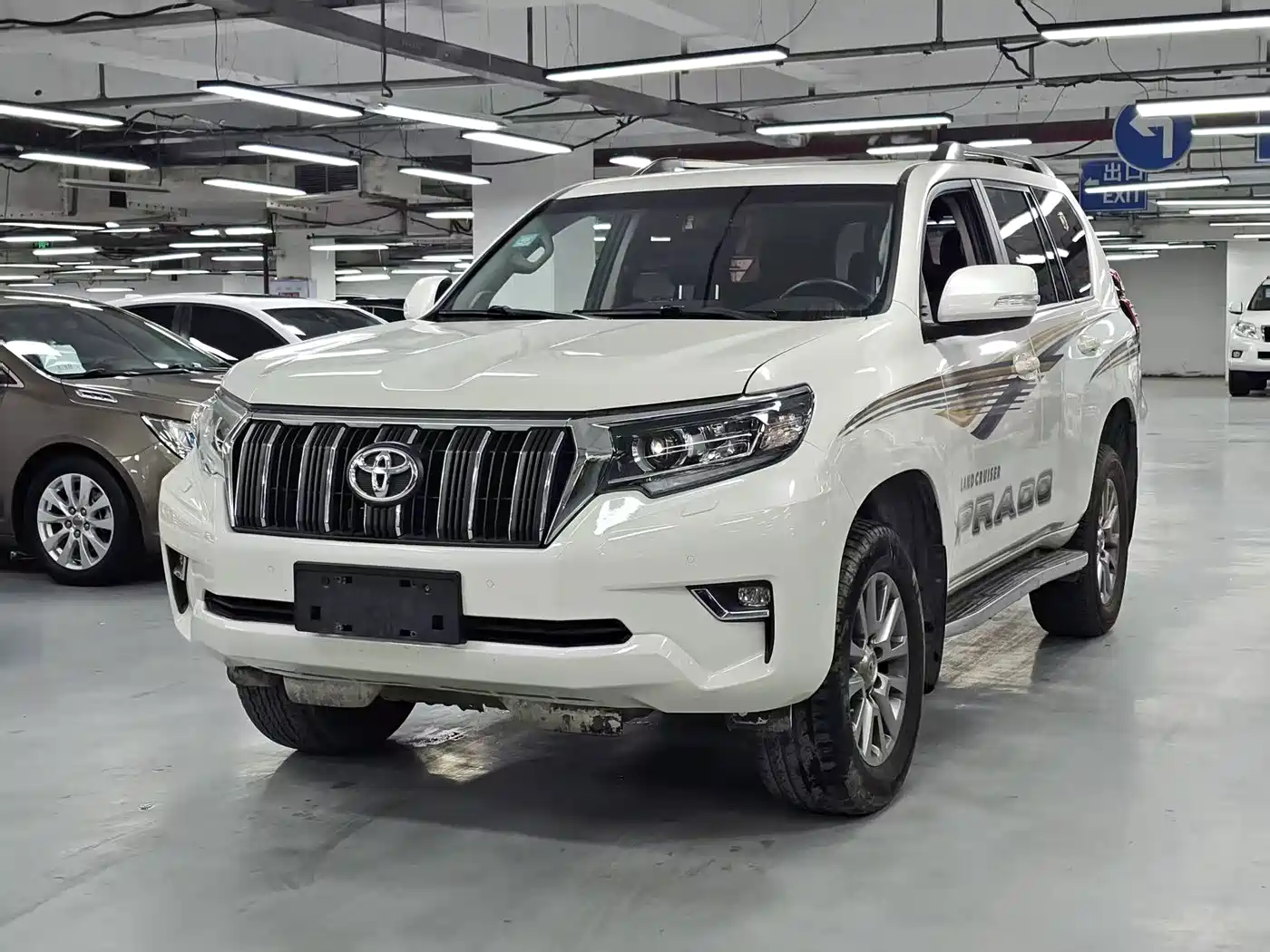 Toyota Prado 2018 2018 3.5L Automatic TX-L Rear-mounted Spare Tire